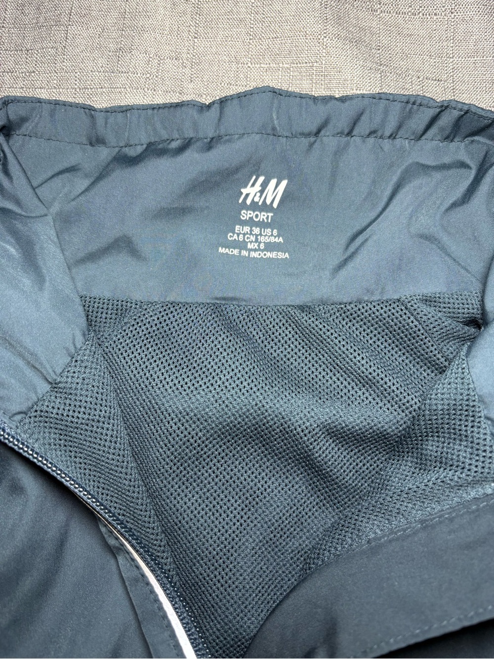 H&M Running Lightweight Windbreaker Jacket - Picture 4 of 7
